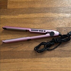 🎀Conair The Power of Pink Infiniti hair straightener.